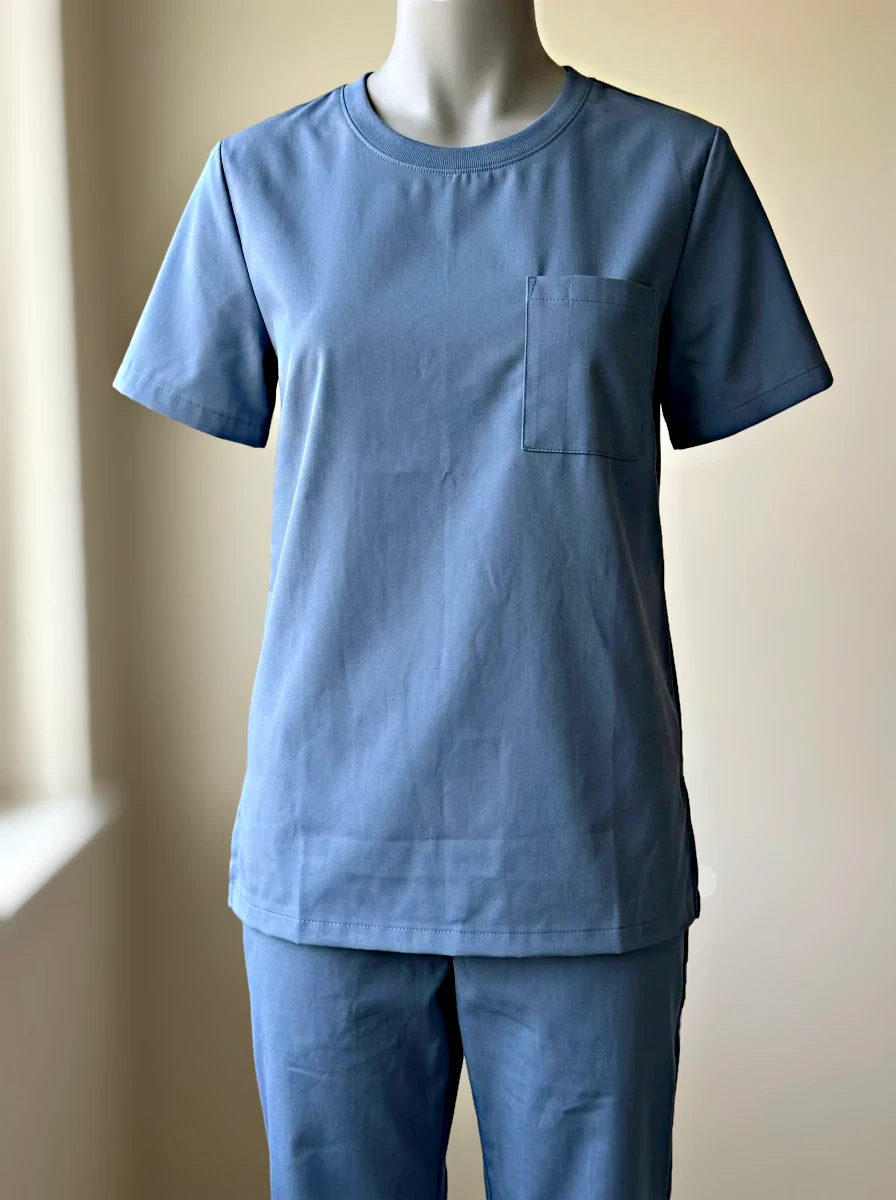 Uniforme de Enfermería de la UMA miniatura 2
