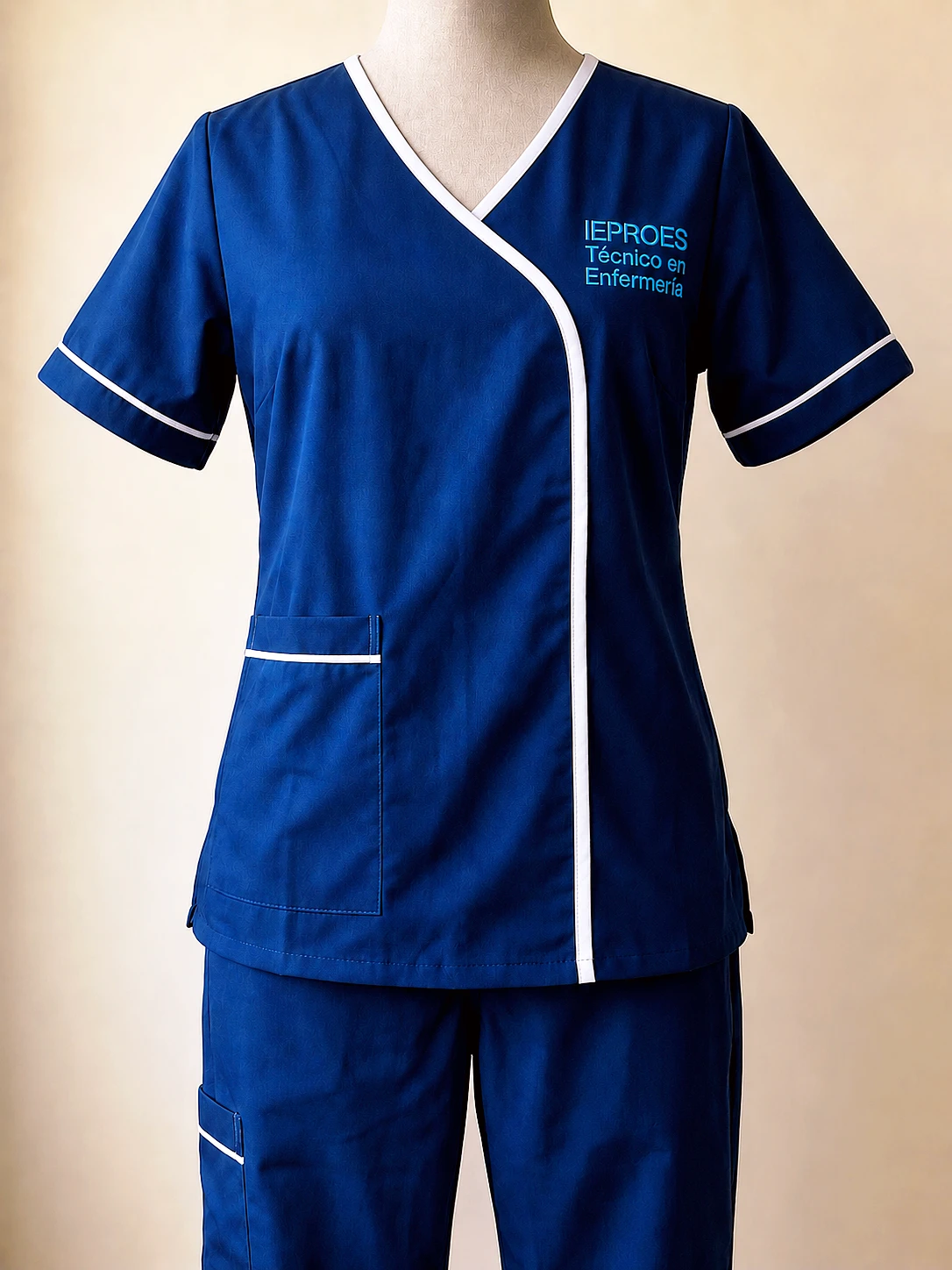 Uniforme de Técnico en Enfermería de IEPROES miniatura 2